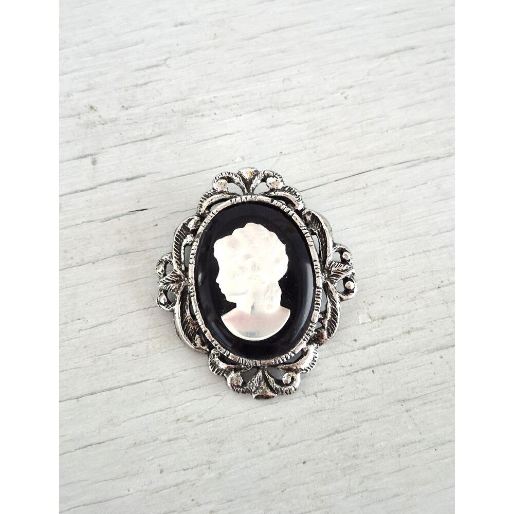 Vintage Black Glass and Mother of Pearl Cameo Brooch